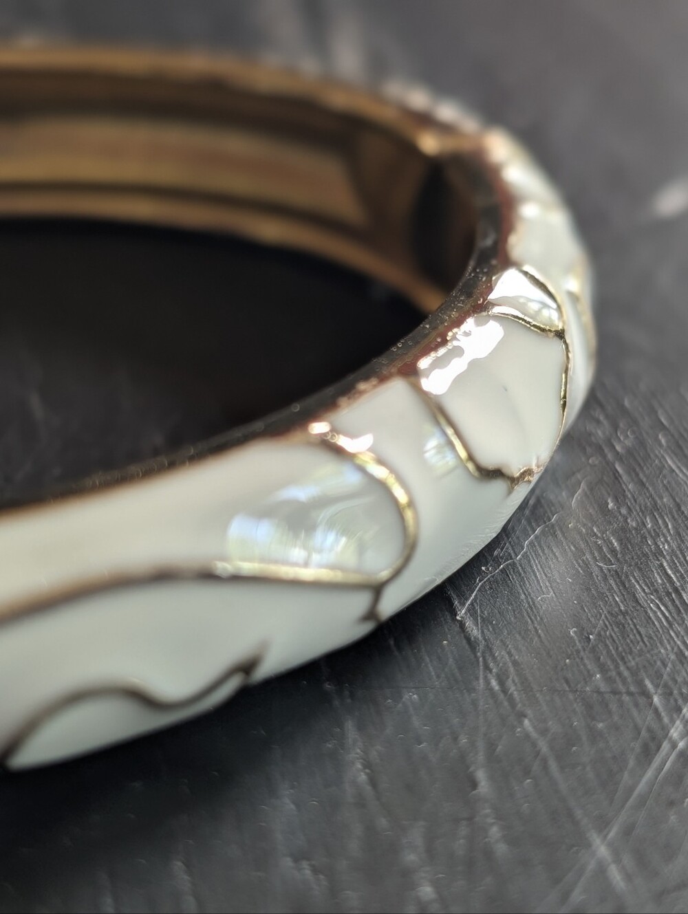 Mosaic Textured Gold-Tone Chunky Hinged Clamper Bangle Bracelet Retro Abstract